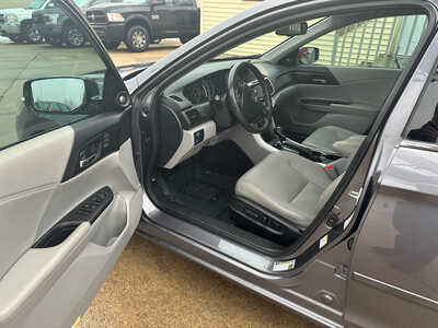 2014 Honda Accord, $13900. Photo 9
