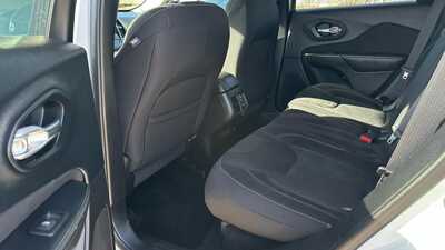 2016 Jeep Cherokee, $13190. Photo 10