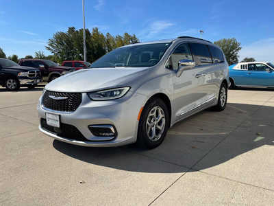 2022 Chrysler Pacifica, $26823. Photo 2