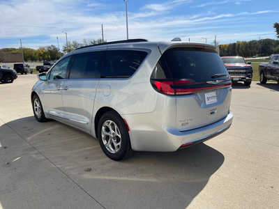 2022 Chrysler Pacifica, $26823. Photo 3