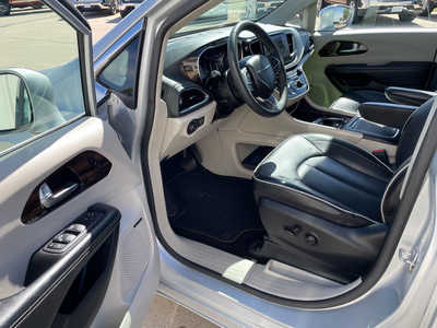 2022 Chrysler Pacifica, $26823. Photo 5