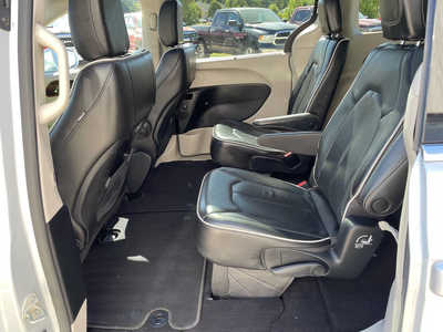 2022 Chrysler Pacifica, $26823. Photo 6