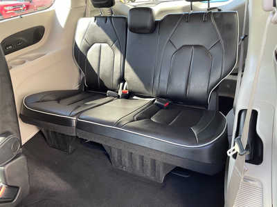 2022 Chrysler Pacifica, $26823. Photo 7
