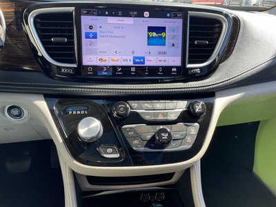 2022 Chrysler Pacifica, $26823. Photo 9