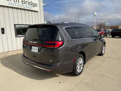 2021 Chrysler Pacifica, $26978. Photo 4