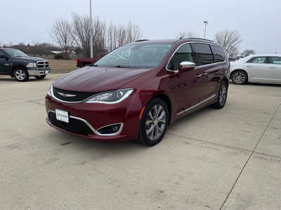 2019 Chrysler Pacifica, $20740. Photo 2
