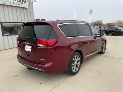 2019 Chrysler Pacifica, $20740. Photo 4