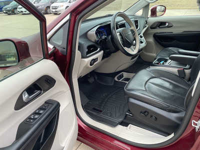 2019 Chrysler Pacifica, $20740. Photo 5