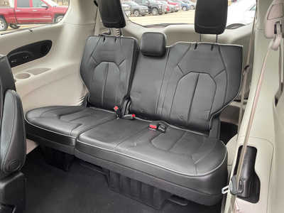 2019 Chrysler Pacifica, $20740. Photo 7