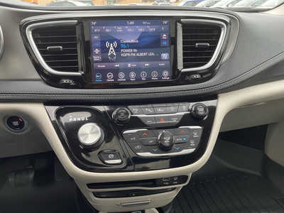 2019 Chrysler Pacifica, $20740. Photo 9