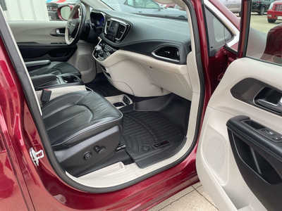 2019 Chrysler Pacifica, $20740. Photo 12