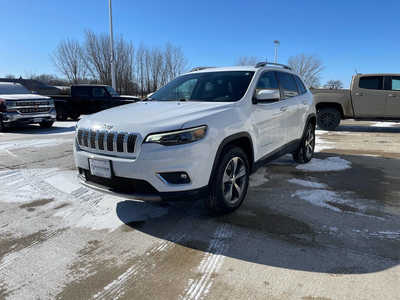 2020 Jeep Cherokee, $19480. Photo 2
