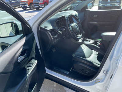 2020 Jeep Cherokee, $19480. Photo 5