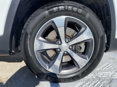 2020 Jeep Cherokee, $19480. Photo 10