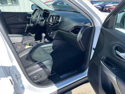 2020 Jeep Cherokee, $19480. Photo 11