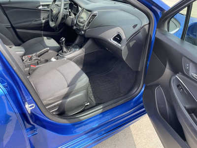 2018 Chevrolet Cruze, $8982. Photo 11