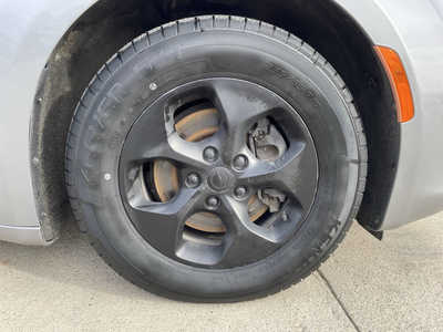 2017 Chrysler Pacifica, $9658. Photo 11
