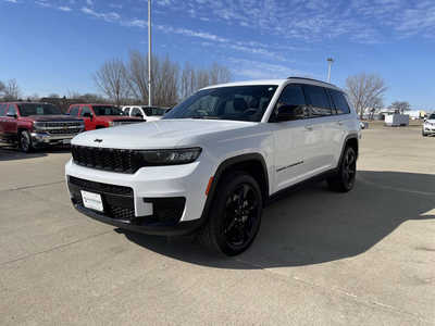 2023 Jeep Grand Cherokee L, $29994. Photo 2