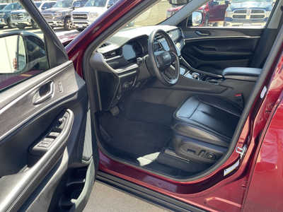 2023 Jeep Grand Cherokee, $29885. Photo 5