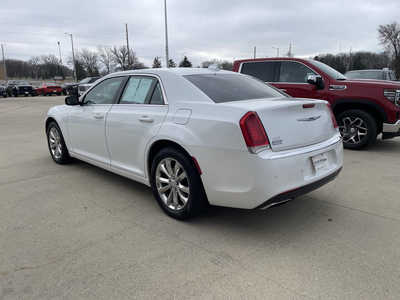 2015 Chrysler 300, $11991. Photo 3