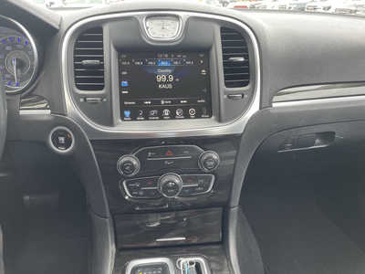 2015 Chrysler 300, $11991. Photo 8