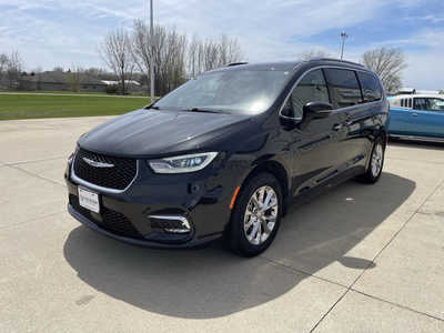 2021 Chrysler Pacifica, $24986. Photo 2