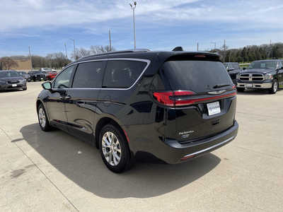 2021 Chrysler Pacifica, $24986. Photo 3