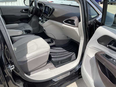 2021 Chrysler Pacifica, $24986. Photo 12
