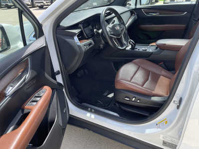 2021 Cadillac XT5, $28418. Photo 5