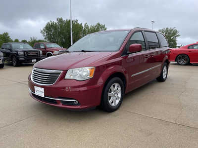 2012 Chrysler Town & Country, $6973. Photo 2
