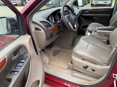 2012 Chrysler Town & Country, $6973. Photo 5