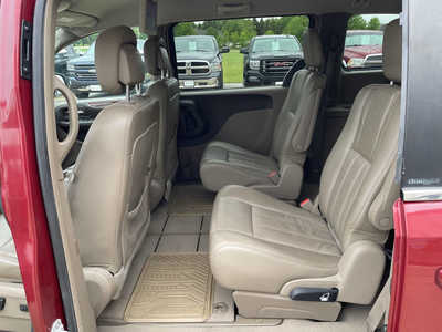 2012 Chrysler Town & Country, $6973. Photo 6