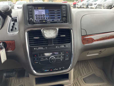 2012 Chrysler Town & Country, $6973. Photo 9