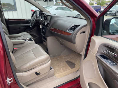 2012 Chrysler Town & Country, $6973. Photo 12