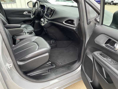 2023 Chrysler Pacifica, $24986. Photo 12
