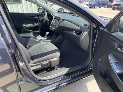 2023 Chevrolet Malibu, $18973. Photo 11