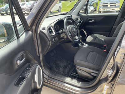 2018 Jeep Renegade, $18882. Photo 5