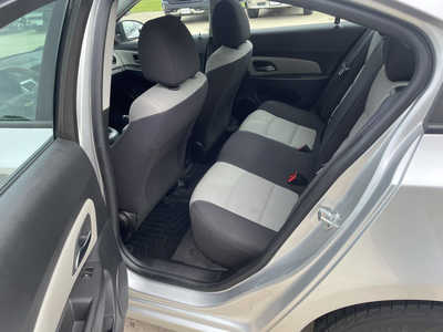 2015 Chevrolet Cruze, $7987. Photo 6