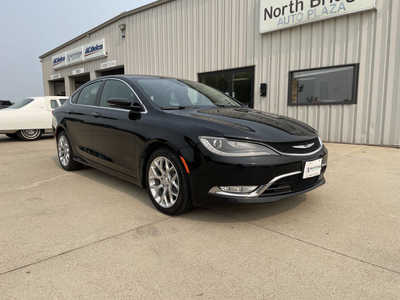 2015 Chrysler 200, $9989. Photo 1