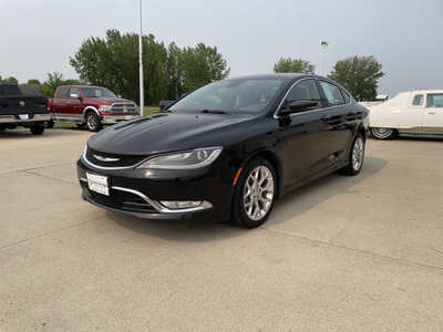 2015 Chrysler 200, $9989. Photo 2
