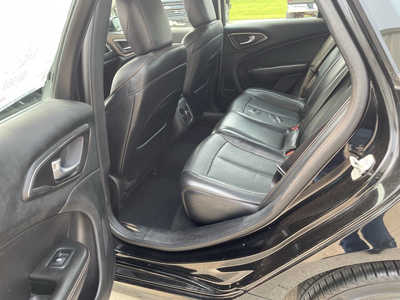 2015 Chrysler 200, $9989. Photo 6