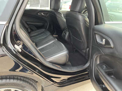 2015 Chrysler 200, $9989. Photo 12