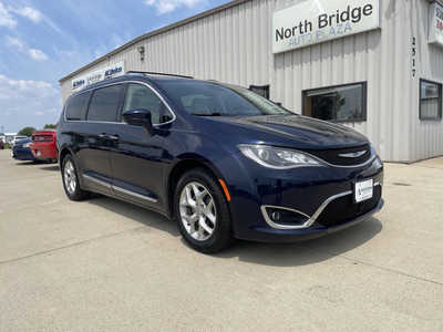 2019 Chrysler Pacifica, $16985. Photo 1