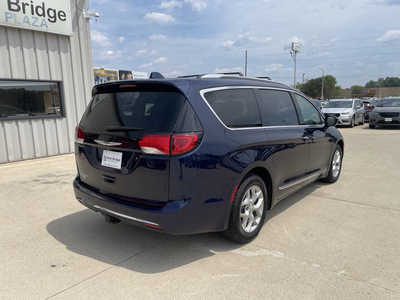 2019 Chrysler Pacifica, $16985. Photo 4
