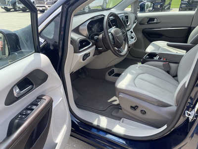 2019 Chrysler Pacifica, $16985. Photo 5