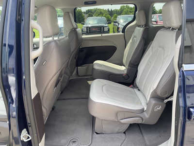 2019 Chrysler Pacifica, $16985. Photo 6