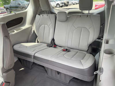 2019 Chrysler Pacifica, $16985. Photo 7