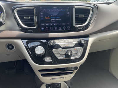 2019 Chrysler Pacifica, $16985. Photo 9