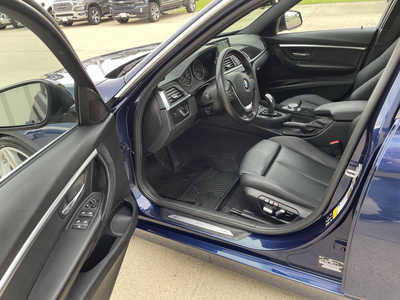 2017 BMW 3 Series, $16978. Photo 5