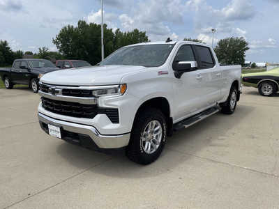 2022 Chevrolet 1500 Crew Cab, $29946. Photo 2